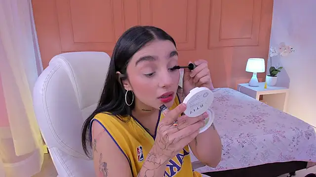 Snapshot of Abriil_cutee chatting on 05-06-26, 02:00 Abriil cutee online show from 05-06-26, 02:00
