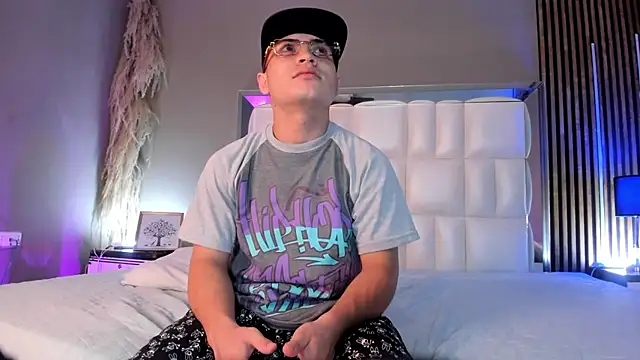 Roger And Ramona online show from 04-21-26, 12:22