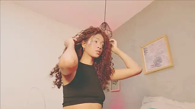 Snapshot of lanahill11 chatting on 02-12-26, 01:44 lanahill11 online show from 02-12-26, 01:44