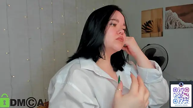 Snapshot of EvaCarrt chatting on 01-12-26, 01:11 EvaCarrt online show from 01-12-26, 01:11