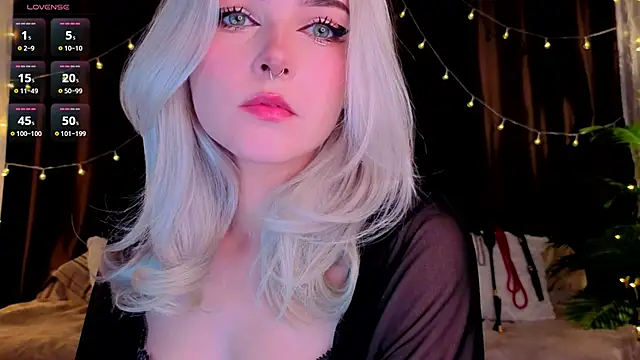 Snapshot of ShyniAlice chatting on 05-06-26, 03:35 ShyniAlice online show from 05-06-26, 03:35