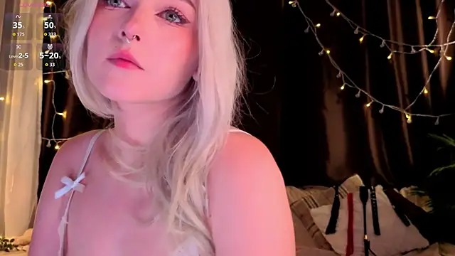 Snapshot of ShyniAlice chatting on 06-13-26, 04:10 ShyniAlice online show from 06-13-26, 04:10