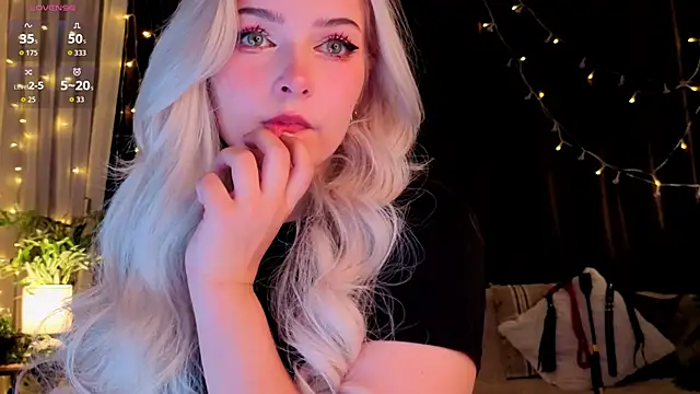Snapshot of ShyniAlice chatting on 06-20-26, 04:04 ShyniAlice online show from 06-20-26, 04:04
