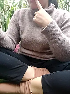 Snapshot of leona118 chatting on 01-10-26, 10:06 leona118 online show from 01-10-26, 10:06