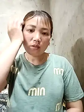 Snapshot of Nunaa2x chatting on 05-15-26, 02:46 Nunaa2x online show from 05-15-26, 02:46