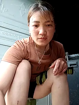 Snapshot of Nunaa2x chatting on 05-17-26, 01:47 Nunaa2x online show from 05-17-26, 01:47