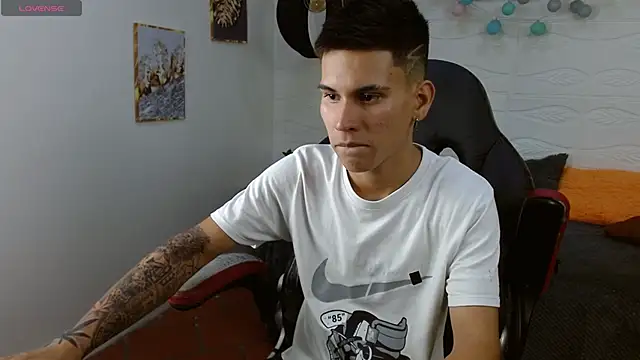 Snapshot of paullcb chatting on 02-06-26, 03:22 paullcb online show from 02-06-26, 03:22