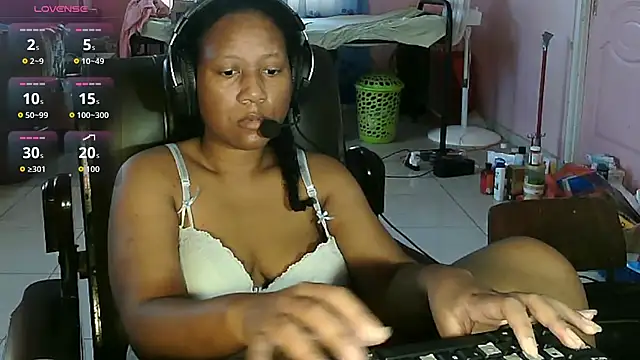 Snapshot of Eirondra_valeen chatting on 05-27-26, 11:07 Eirondra valeen online show from 05-27-26, 11:07