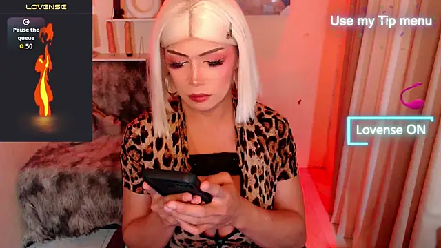 Snapshot of deliciousClaire chatting on 06-25-26, 05:12 deliciousClaire online show from 06-25-26, 05:12