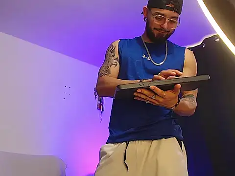 Snapshot of Axel_Stton chatting on 01-11-26, 02:00 Axel Stton online show from 01-11-26, 02:00