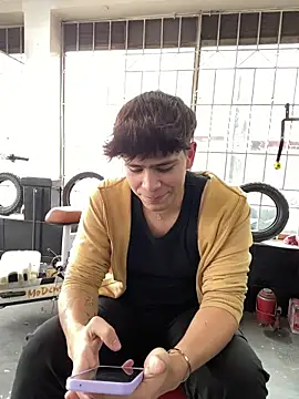 Snapshot of nick_ledom chatting on 01-12-26, 04:01 nick ledom online show from 01-12-26, 04:01