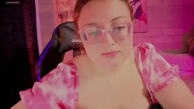 Snapshot of Mia_Franklyn chatting on 03-08-26, 01:36 Mia Franklyn online show from 03-08-26, 01:36