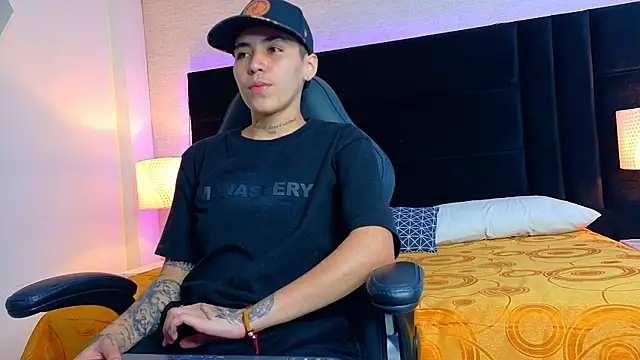 Snapshot of Raven_Cox chatting on 01-10-26, 05:53 Raven Cox online show from 01-10-26, 05:53