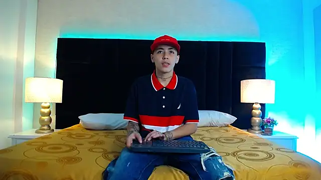 Snapshot of Raven_Cox chatting on 01-11-26, 05:12 Raven Cox online show from 01-11-26, 05:12