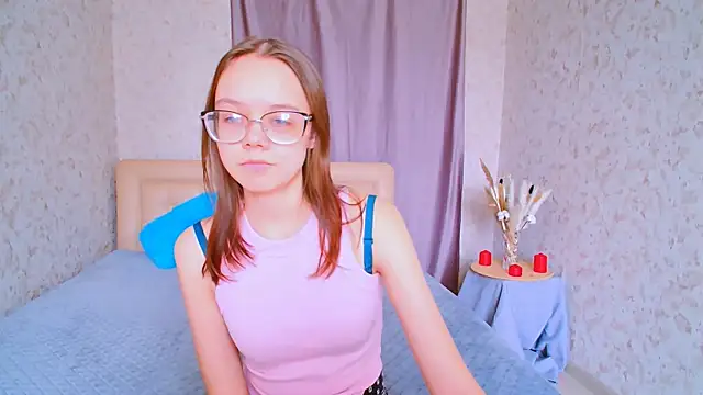 LolliStrawberry online show from 04-15-26, 08:21