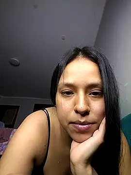 Snapshot of Aleja_1426 chatting on 03-08-26, 05:44 Aleja 1426 online show from 03-08-26, 05:44