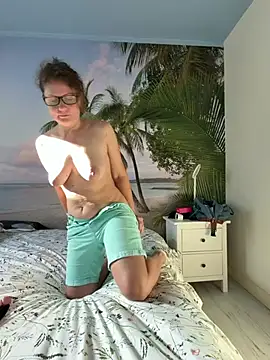 Faucettes online show from 04-24-26, 06:49