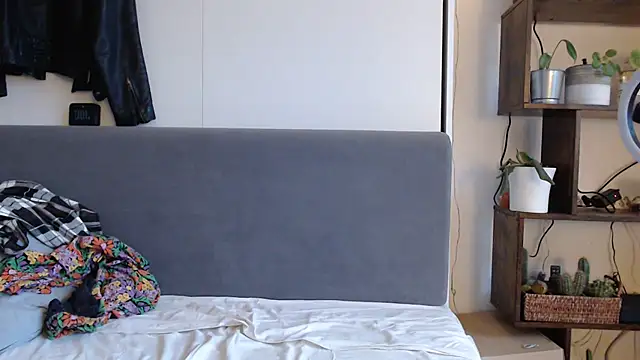 therealsun8 online show from 04-12-26, 05:56