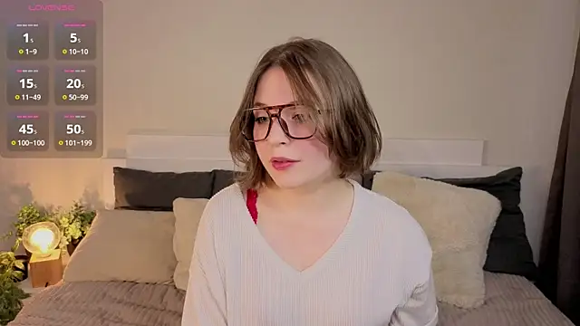 Snapshot of Next2Marie chatting on 04-25-26, 05:21 Next2Marie online show from 04-25-26, 05:21