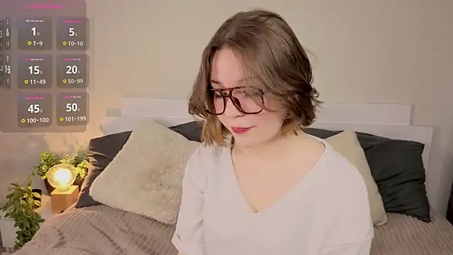 Snapshot of Next2Marie chatting on 04-30-26, 04:52 Next2Marie online show from 04-30-26, 04:52