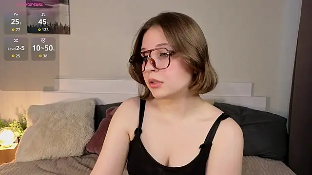 Snapshot of Next2Marie chatting on 05-04-26, 05:14 Next2Marie online show from 05-04-26, 05:14