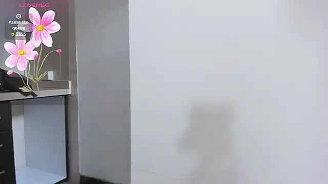 mia slora online show from 04-17-26, 12:19