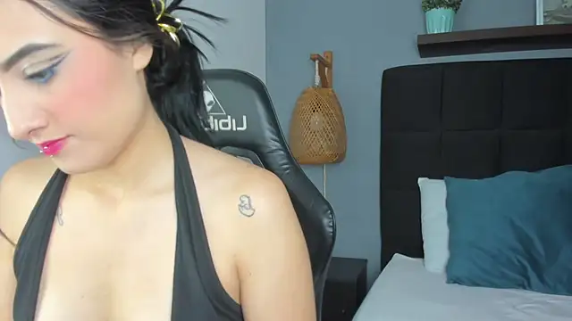 Snapshot of emma_hiltonn_ chatting on 02-05-26, 02:16 emma hiltonn online show from 02-05-26, 02:16