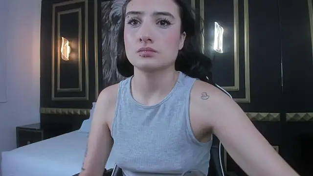 Snapshot of emma_hiltonn_ chatting on 02-25-26, 02:10 emma hiltonn online show from 02-25-26, 02:10