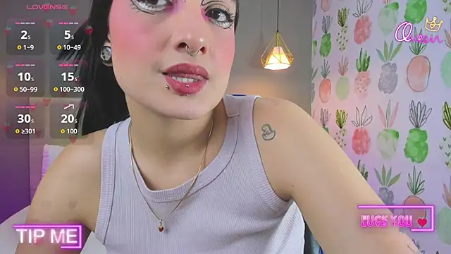 emma hiltonn  online show from 06-17-26, 07:37