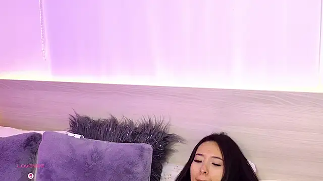 AliceeBloom online show from 04-30-26, 01:50