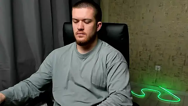 Snapshot of Well_boy chatting on 01-13-26, 06:29 Well boy online show from 01-13-26, 06:29