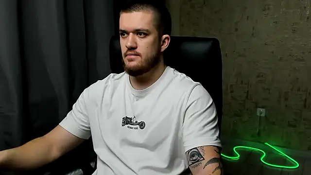 Snapshot of Well_boy chatting on 01-13-26, 06:57 Well boy online show from 01-13-26, 06:57