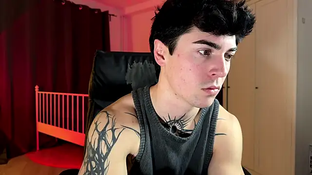 Snapshot of LiamFoster chatting on 01-12-26, 04:34 LiamFoster online show from 01-12-26, 04:34