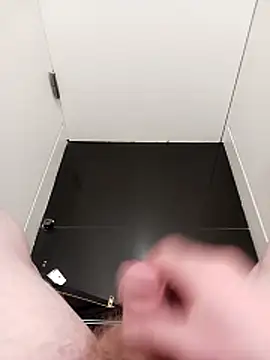 Snapshot of Hertsguy1984 chatting on 03-12-26, 09:32 Hertsguy1984 online show from 03-12-26, 09:32