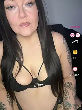 Snapshot of Miss_CurvesXXX chatting on 05-19-26, 10:16 Miss CurvesXXX online show from 05-19-26, 10:16