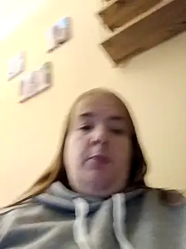 Curvy-Primrose online show from 01-11-26, 04:01