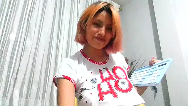 Snapshot of mindymiaw chatting on 06-11-26, 03:37 mindymiaw online show from 06-11-26, 03:37