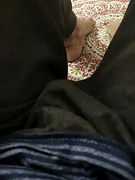 Snapshot of KGF786 chatting on 01-12-26, 04:01 KGF786 online show from 01-12-26, 04:01