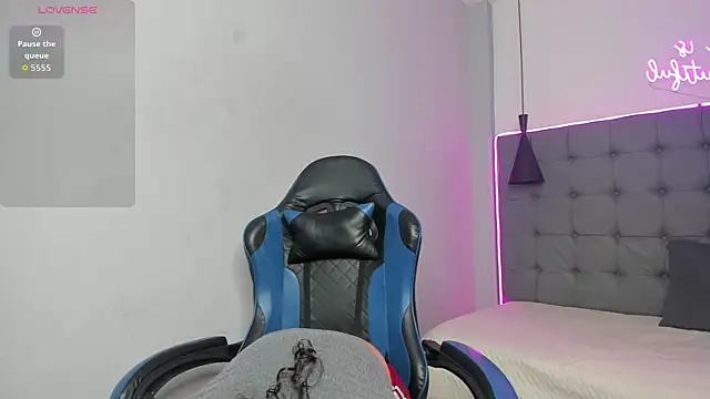 scarletcherry18 online show from 04-16-26, 04:02