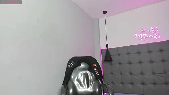 scarletcherry18 online show from 07-10-26, 04:17