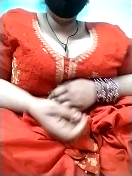 Snapshot of Cute-rasma chatting on 01-18-26, 07:23 Cute-rasma online show from 01-18-26, 07:23