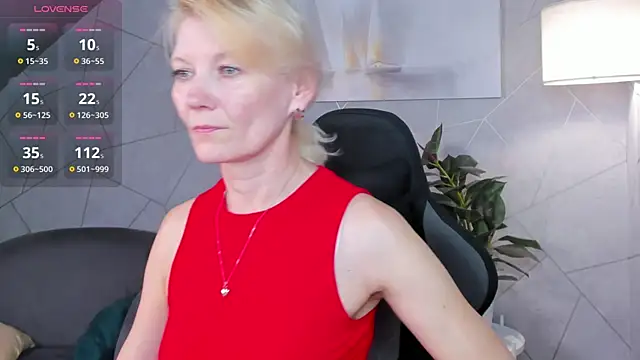 Snapshot of Julie_Lucas chatting on 06-22-26, 11:57 Julie Lucas online show from 06-22-26, 11:57