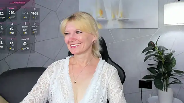 Snapshot of Julie_Lucas chatting on 07-02-26, 12:10 Julie Lucas online show from 07-02-26, 12:10