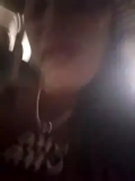 Snapshot of LingLing002 chatting on 03-09-26, 05:33 LingLing002 online show from 03-09-26, 05:33