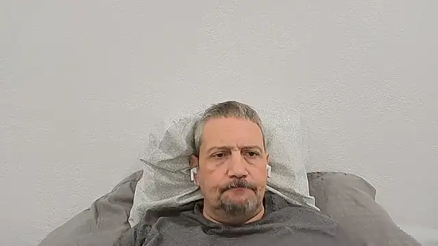 Snapshot of ShayB12 chatting on 01-12-26, 05:29 ShayB12 online show from 01-12-26, 05:29