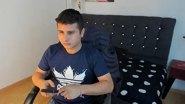 Snapshot of Jasper_Cris_ chatting on 01-12-26, 05:29 Jasper Cris online show from 01-12-26, 05:29