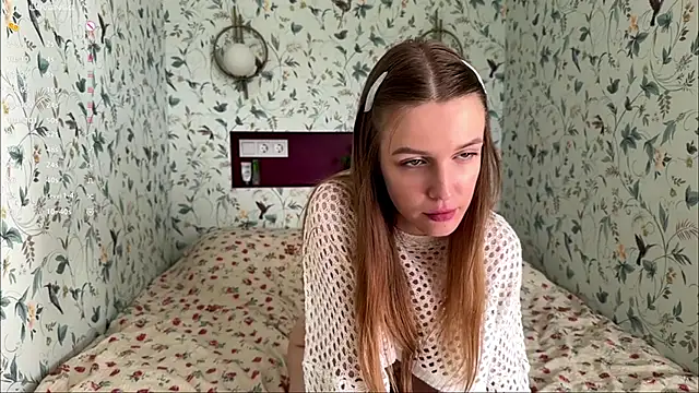 Snapshot of oopsnaked chatting on 06-20-26, 01:25 oopsnaked online show from 06-20-26, 01:25