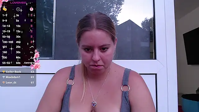 Snapshot of Mia_lou05 chatting on 07-12-26, 07:49 Mia lou05 online show from 07-12-26, 07:49
