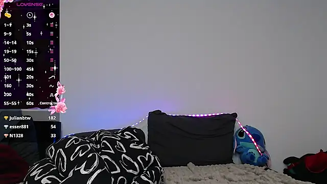 Snapshot of Mia_lou05 chatting on 07-20-26, 10:45 Mia lou05 online show from 07-20-26, 10:45
