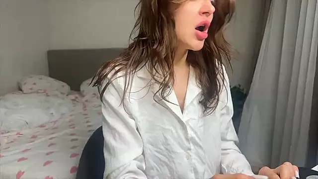 Miss MiaMIA online show from 01-15-26, 04:28